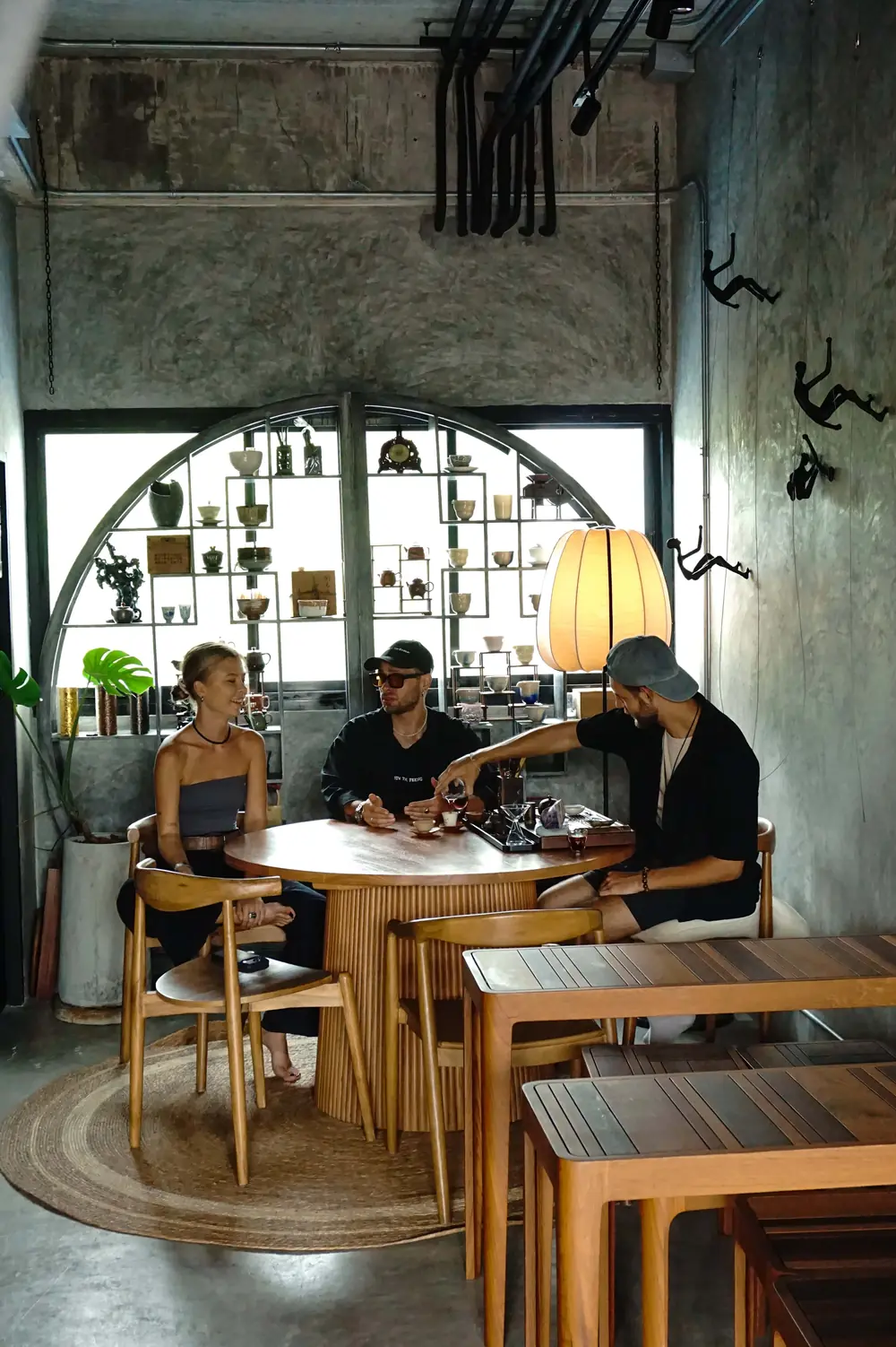 Guests at a tea ceremony at the round table